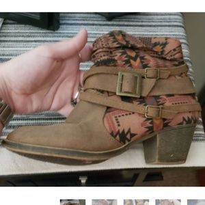 Aztec Print Cowboy Style Booties Sz 7.5